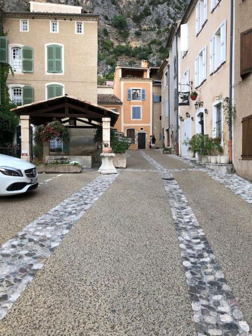 Studio Vue Sur La Roche, Au Calme Moustiers #1 Apartment Exterior photo